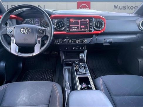 Used 2020 Toyota Tacoma TRD Sport AWD/4WD image 7