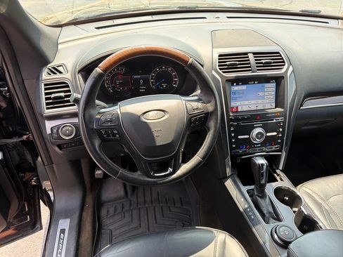 Used 2017 Ford Explorer Platinum AWD/4WD image 28