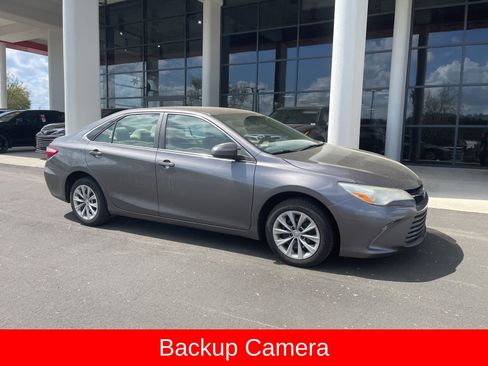 Used 2015 Toyota Camry LE FWD image 4