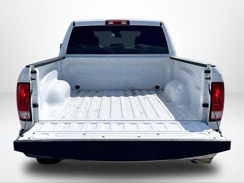 Used 2022 RAM 1500 Classic SLT AWD/4WD image 19