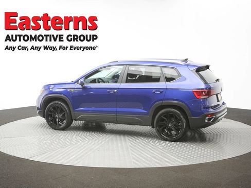 Used 2022 Volkswagen Taos SE w/ Panoramic Sunroof Package FWD image 62
