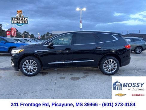 Used 2020 Buick Enclave Essence w/ Sound and Sites Package image 2