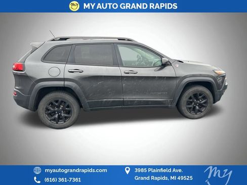 Used 2015 Jeep Cherokee Trailhawk w/ Comfort/Convenience Group AWD/4WD image 4