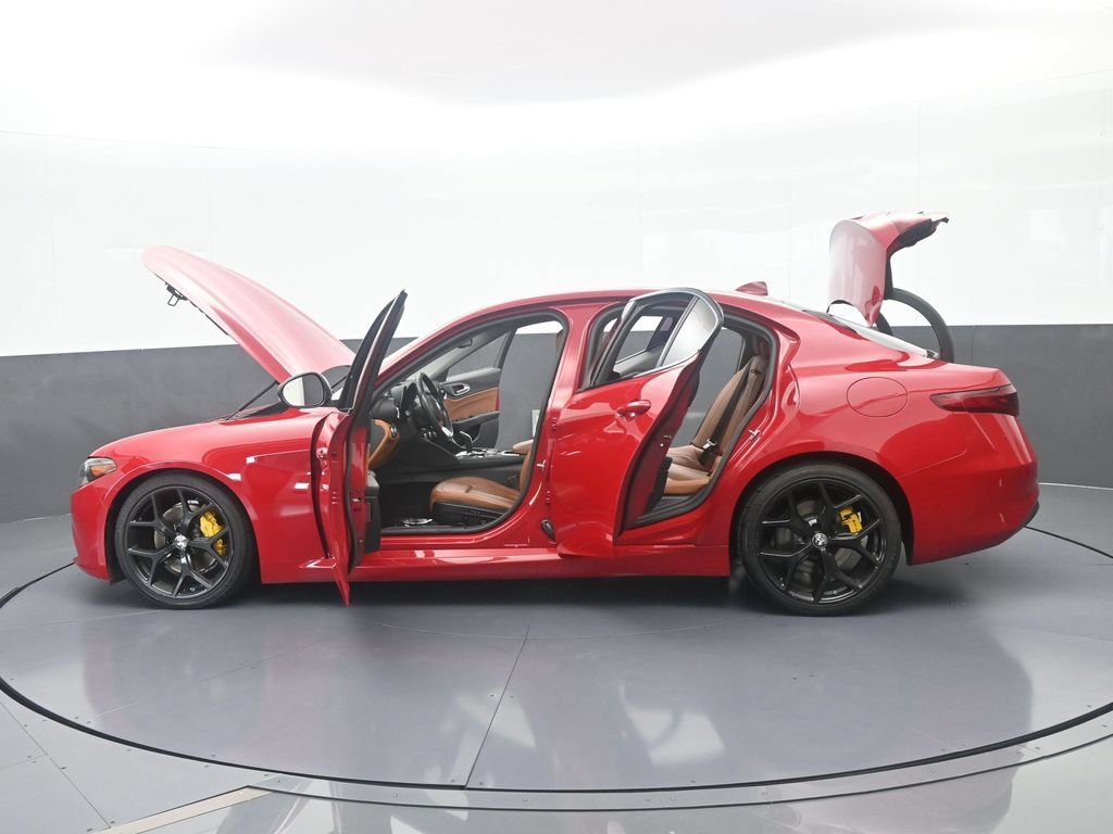 Used 2020 Alfa Romeo Giulia w/ Nero Edizione RWD image 69