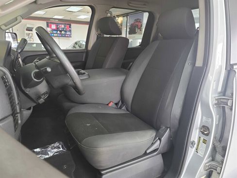 Used 2015 Nissan Titan SV image 10