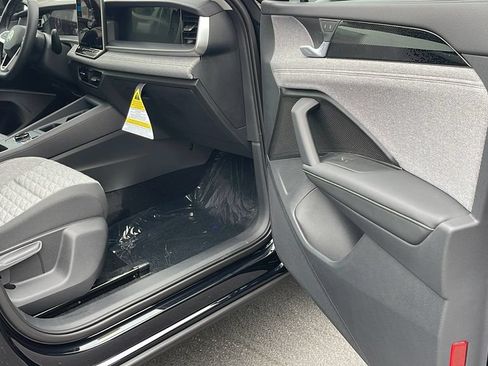 Certified 2025 Volkswagen Tiguan S FWD image 31