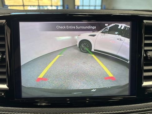 Used 2025 Chrysler Pacifica Limited image 17