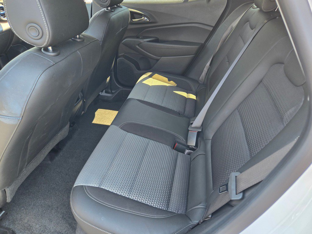 Certified 2025 Chevrolet Trax LT FWD image 15