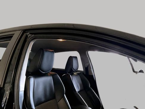 Used 2018 Toyota Corolla SE FWD image 13