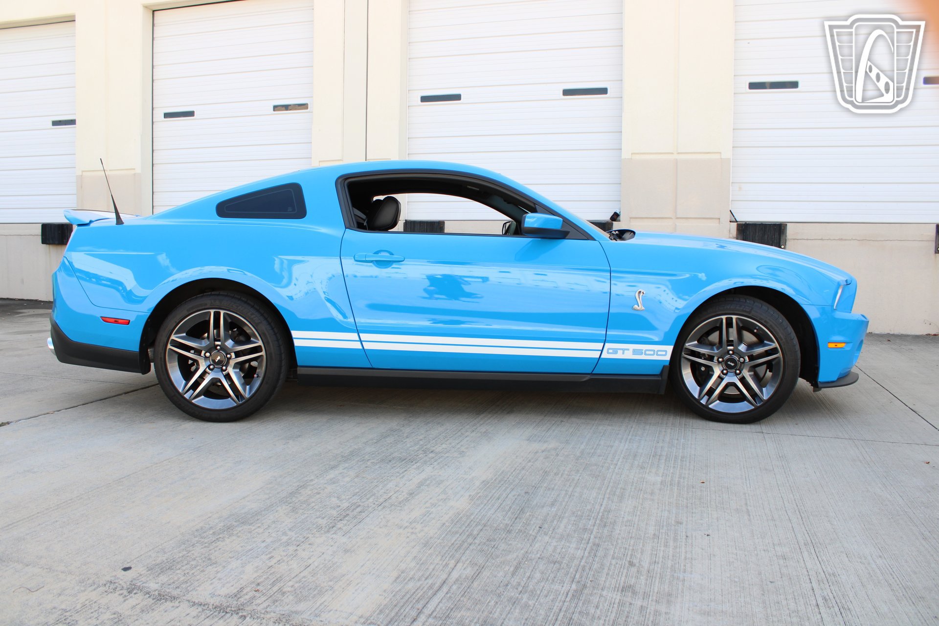 Used 2010 Ford Mustang Shelby GT500 RWD image 4