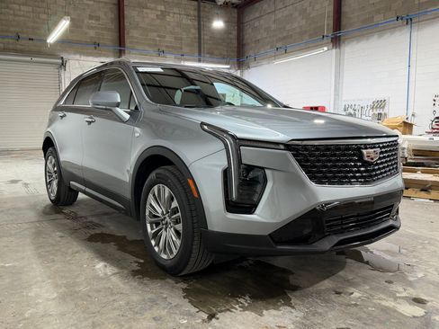 Used 2024 Cadillac XT4 Premium Luxury FWD image 20