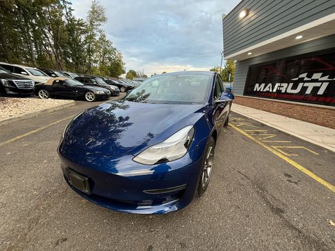 Used 2019 Tesla Model 3 Standard Range Plus image 1