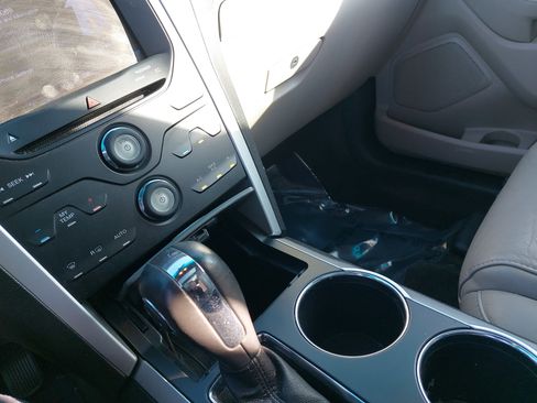 Used 2013 Ford Explorer XLT image 24