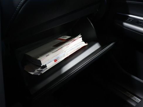 Certified 2021 Toyota Venza Limited image 37