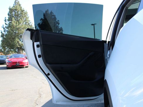 Used 2022 Tesla Model Y Long Range AWD/4WD image 12