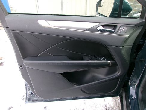 Used 2019 Lincoln MKC Premiere image 16