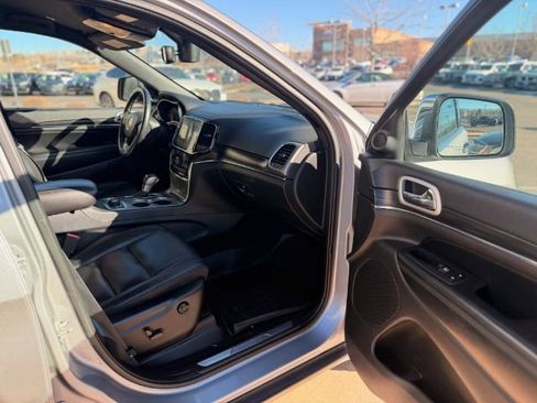 Used 2019 Jeep Grand Cherokee Limited image 22
