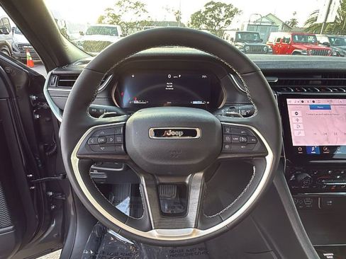 New 2025 Jeep Grand Cherokee Limited w/ Luxury Tech Group II image 24