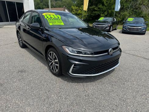 Used 2025 Volkswagen Jetta SE FWD image 7