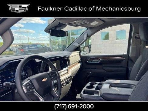 Used 2023 Chevrolet Silverado 1500 LT AWD/4WD image 16
