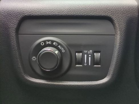 New 2025 Jeep Grand Cherokee Laredo w/ Luxury Tech Group I RWD image 18