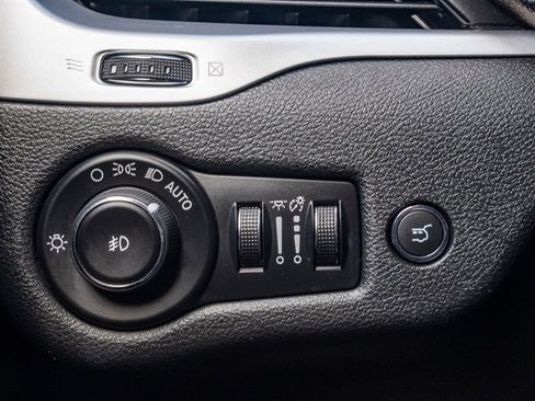 Used 2015 Jeep Cherokee Trailhawk w/ Comfort/Convenience Group image 37