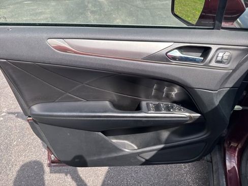 Used 2017 Lincoln MKC Select w/ Select Plus Package image 9