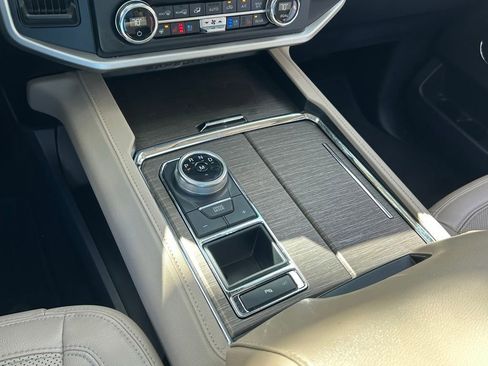 Used 2022 Ford Expedition Limited image 58