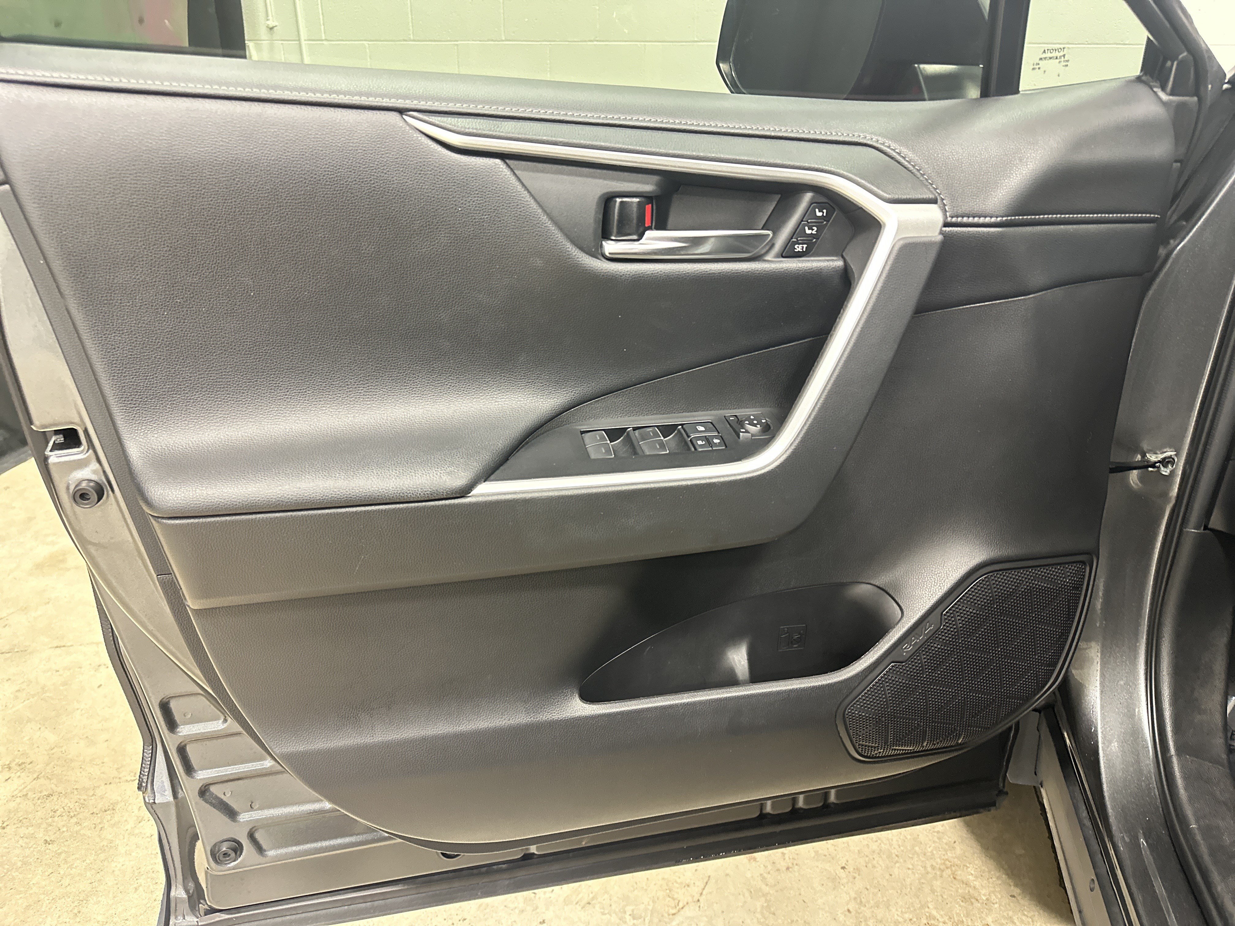 Used 2022 Toyota RAV4 Limited w/ Limited Grade Weather Package AWD/4WD image 14