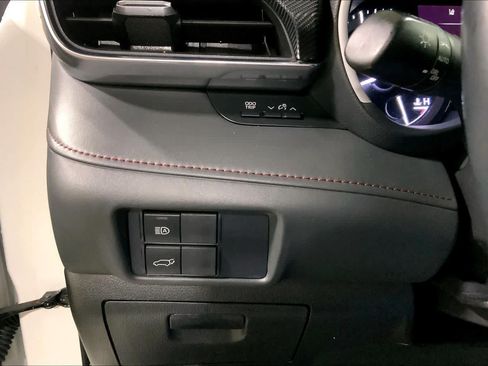 Used 2021 Toyota Highlander XSE AWD/4WD image 35