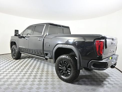 Used 2022 GMC Sierra 2500 Denali w/ Denali Black Diamond Edition AWD/4WD image 4