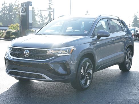 Used 2024 Volkswagen Taos SE image 7