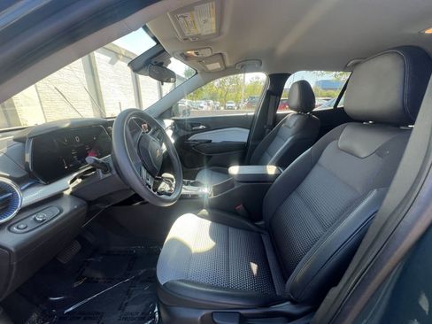 Used 2025 Chevrolet Trax LT image 27