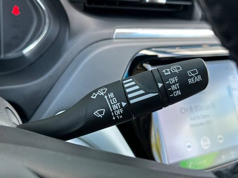 Used 2020 Chevrolet Bolt Premier w/ Infotainment Package FWD image 33