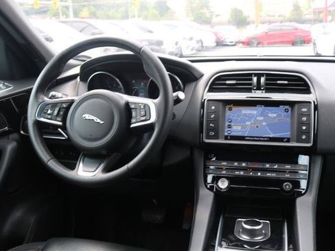 Used 2018 Jaguar F-PACE Prestige AWD/4WD image 20