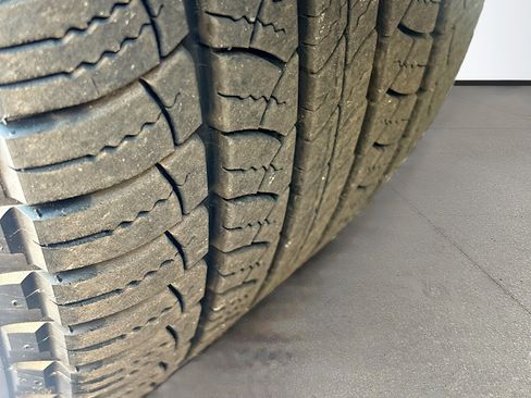 Used 2020 Ford Edge SE image 41