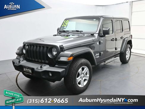Used 2019 Jeep Wrangler Unlimited Sport S AWD/4WD image 15
