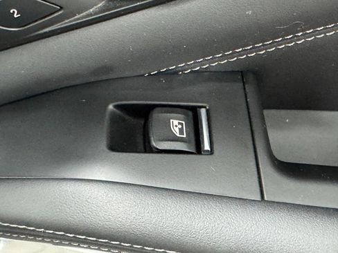 Used 2022 BMW X5 M50i image 23