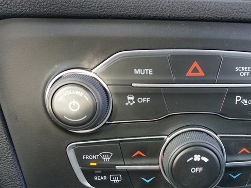 Used 2019 Dodge Charger SXT image 15