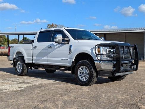 Used 2019 Ford F250 XLT w/ FX4 Off-Road Package image 2