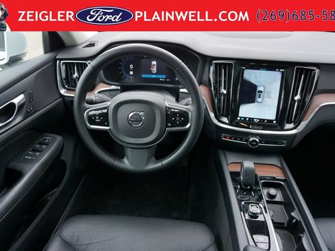 Used 2024 Volvo V60 B5 Cross Country Plus AWD/4WD image 14