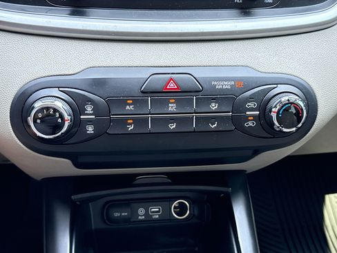 Used 2017 Kia Sorento LX image 18