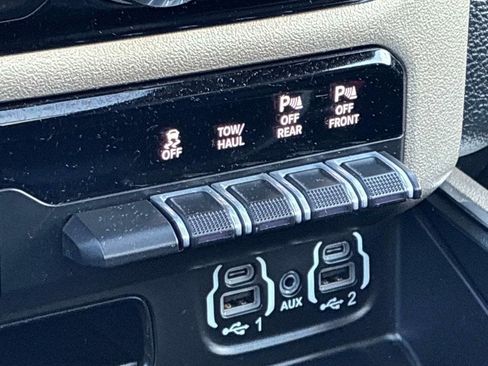 Used 2020 RAM 1500 Laramie AWD/4WD image 33