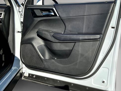 Used 2024 Mitsubishi Outlander SE image 29