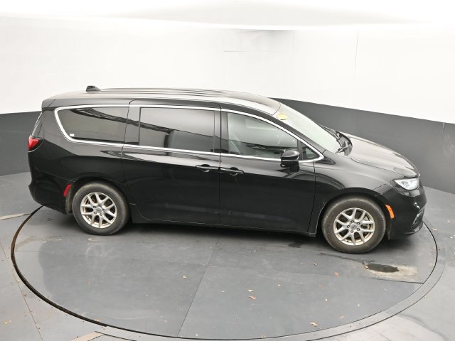 Used 2025 Chrysler Pacifica Select FWD image 40