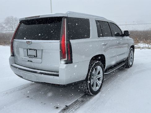 Used 2017 Cadillac Escalade Luxury image 5