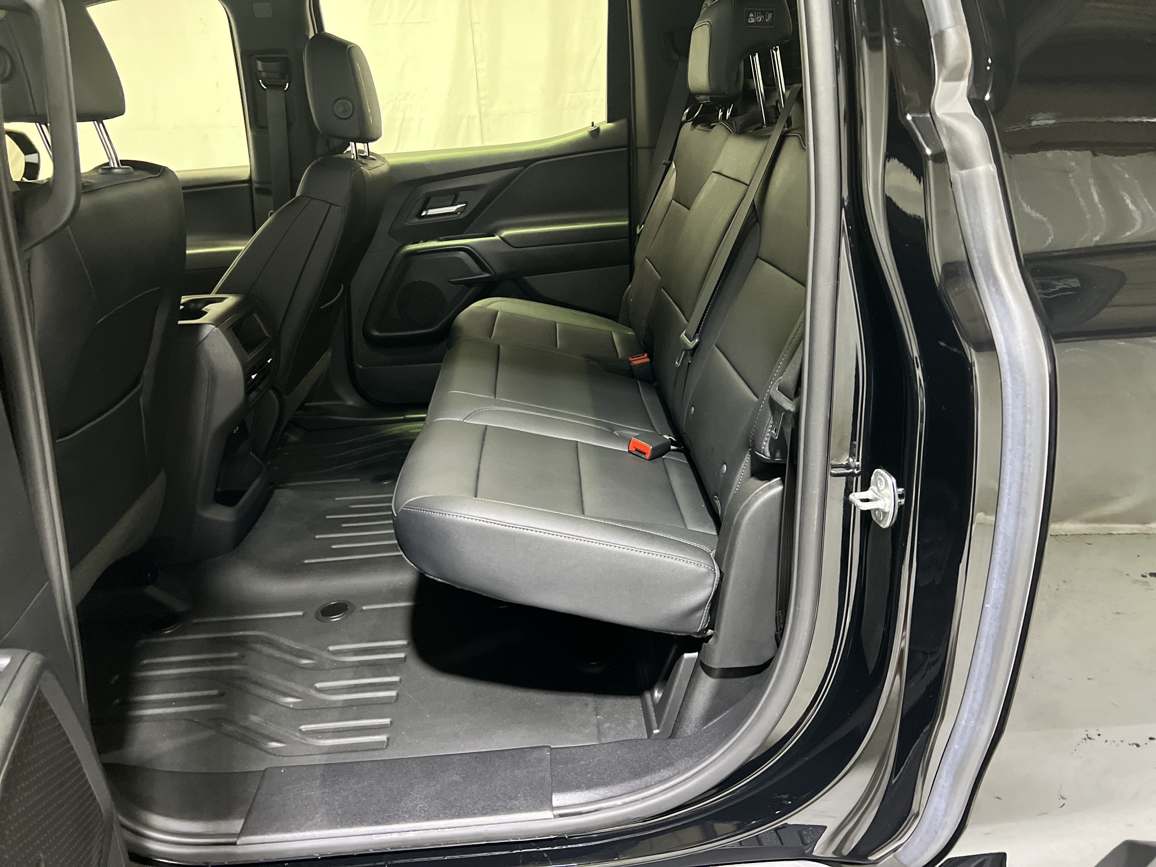 Certified 2025 Chevrolet Silverado EV W/T AWD/4WD image 16