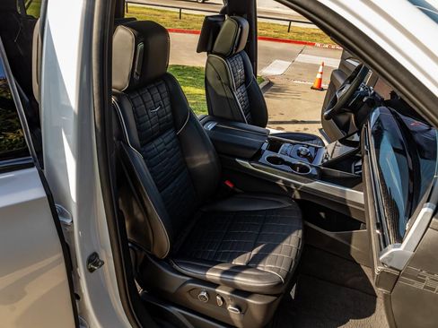 Used 2025 Cadillac Escalade V AWD/4WD image 25