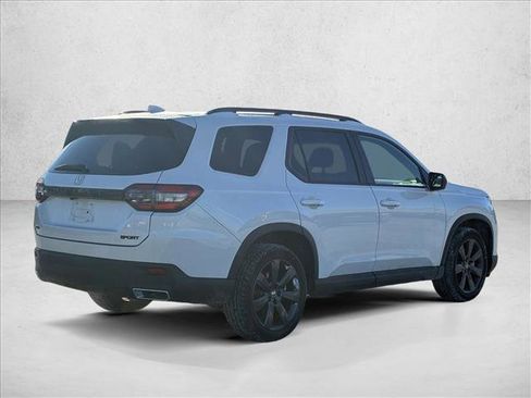 Used 2023 Honda Pilot Sport image 5