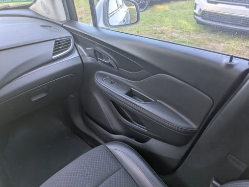 Used 2022 Buick Encore Preferred w/ Safety Package image 16